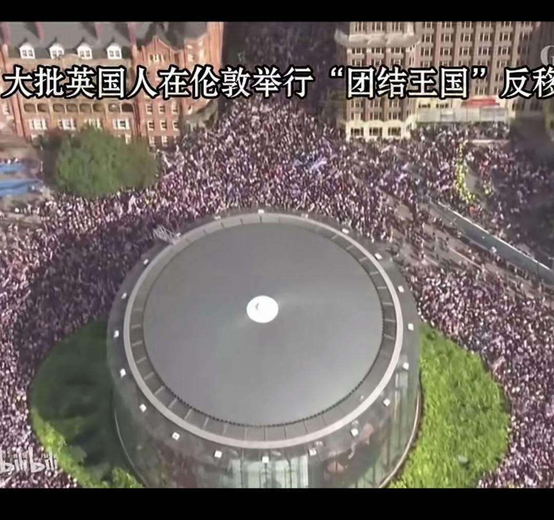 英国乱了。近来,英国伦敦街头像一锅煮沸的开水，热浪滚滚，水气蒸腾。十万英国人走上
