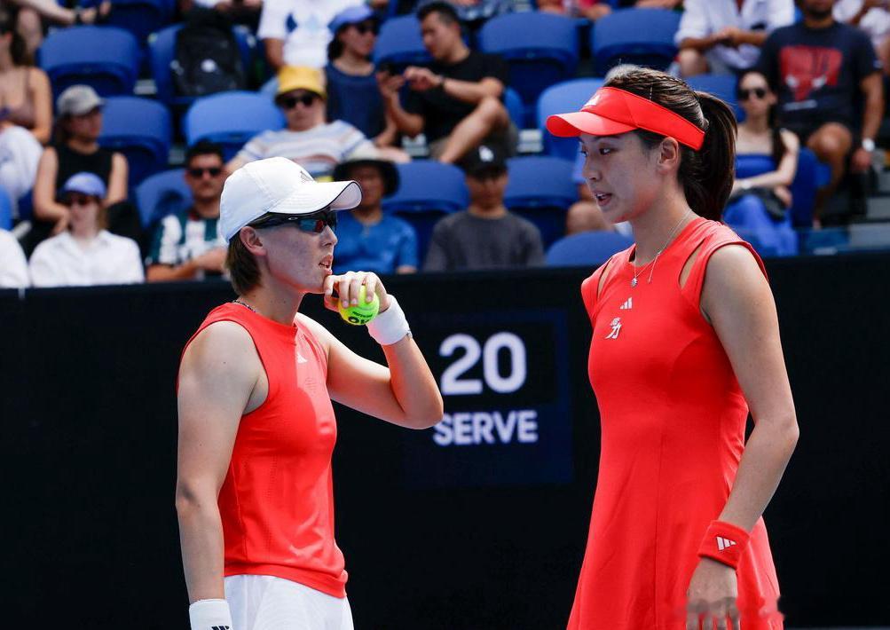 抢十领先连丢七分❗️🇨🇳王欣瑜/郑赛赛止步首轮🟠WTA1000罗马女双首轮
