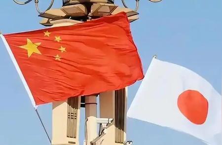 一个菲律宾人曾发帖称，中日两国气氛紧张，他原本发了篇短文想批判中国大陆民众喊战的