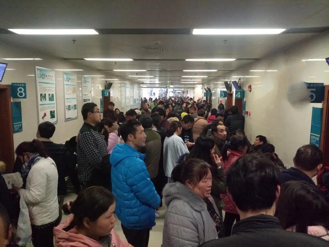 45岁男子张先生有高血压、糖尿病史，8天前因胸闷就医，被诊断为急性非ST段抬高型