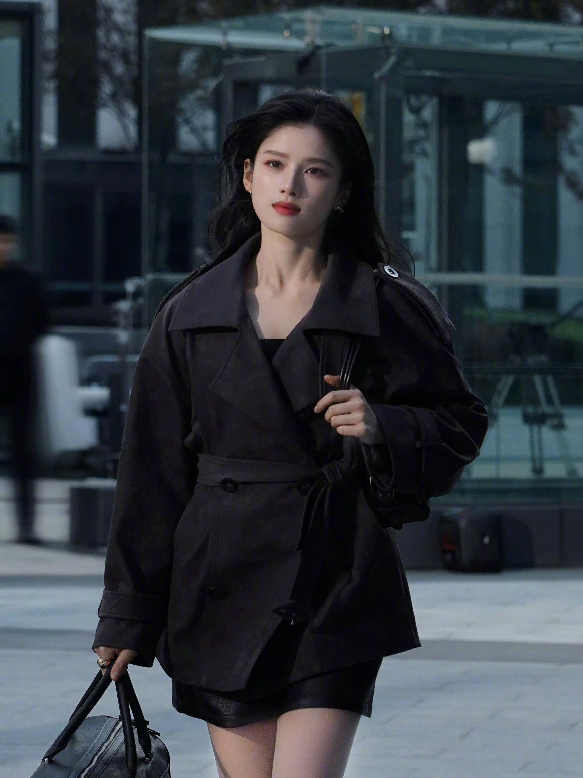 明开夜合小说《雾里青》影视化，选角接触李现、张婧仪。剧情是不是有点眼熟？女主男二