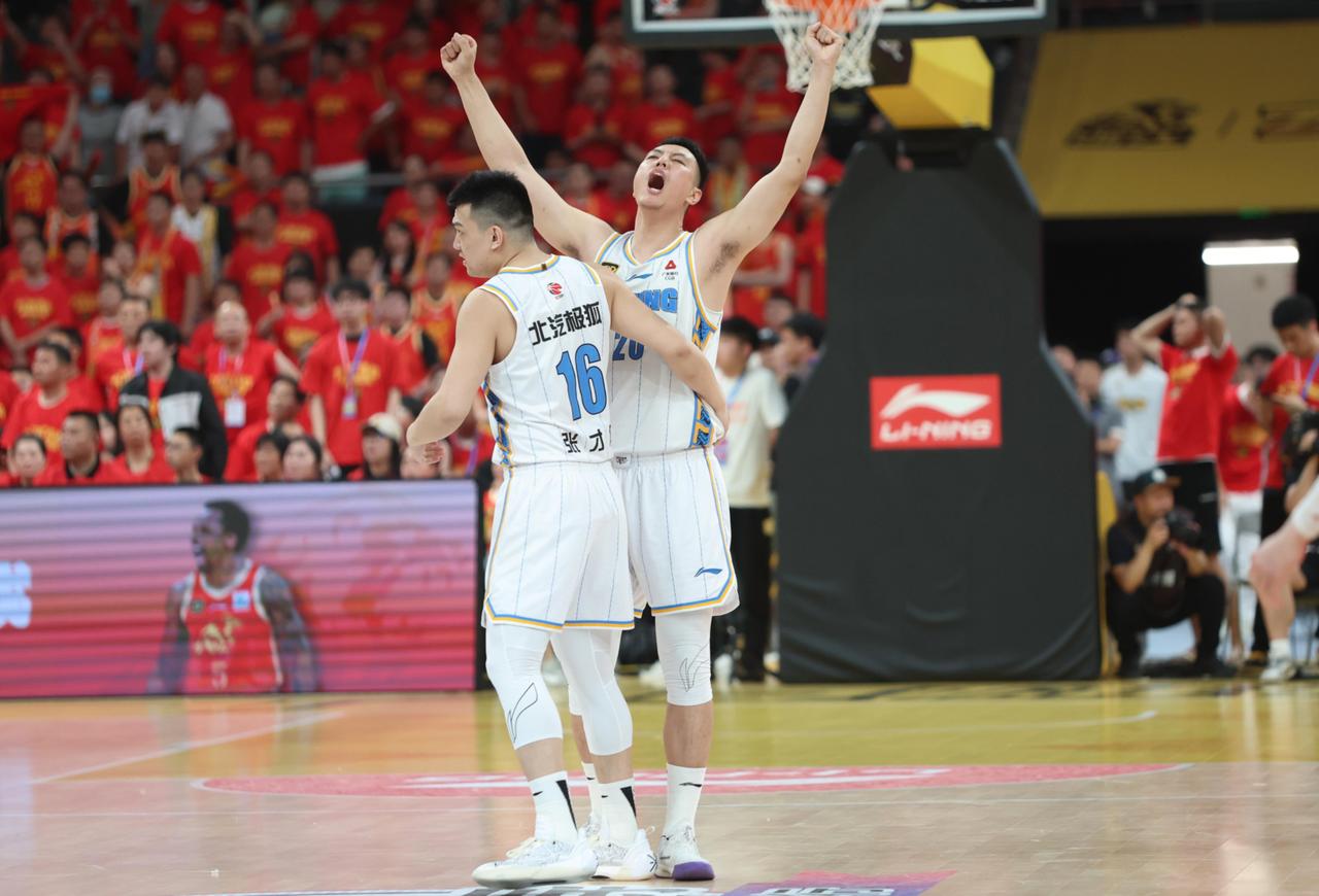 福建队想要终结北京队的四连胜！就在上场遭遇战，当他们以95:81的战绩大胜同曦队