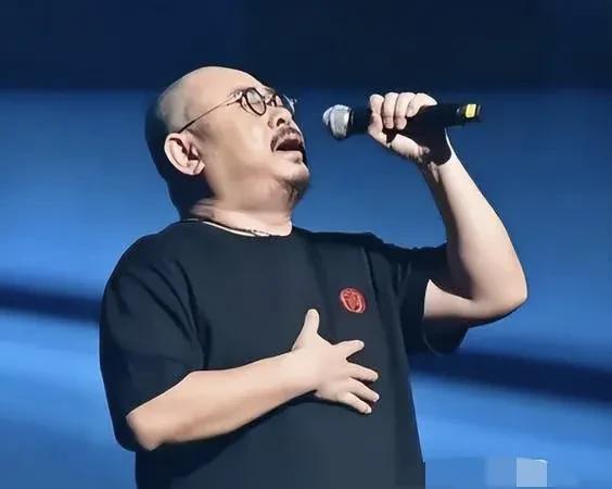 刀郎歌迷落地海口感受到满满宠爱。当飞机降落在海口美兰机场，刀郎歌迷们瞬间被这座城