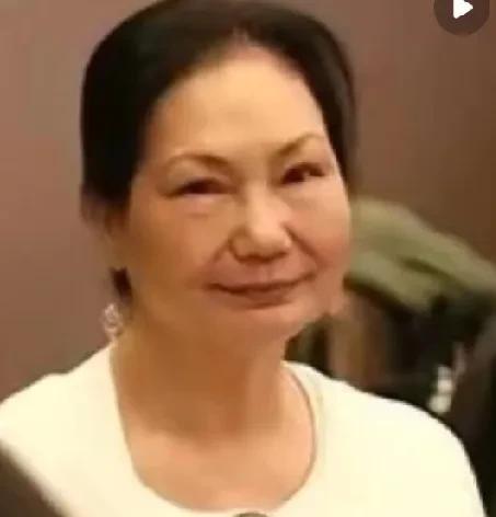 S妈这么着急想跟汪小菲面谈吗？又是喊话汪小菲出来当面谈，又是想让小杨阿姨传话，不
