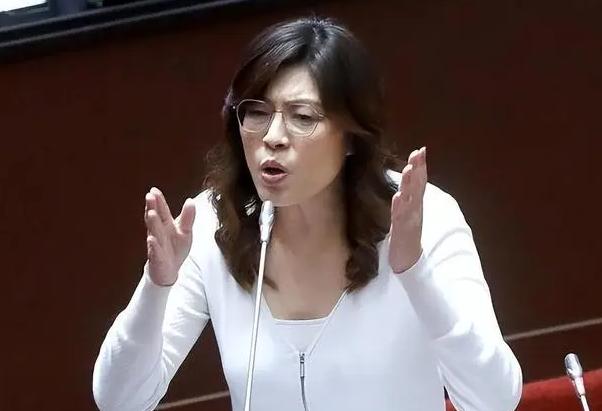 郑丽文，到手的国民党主席的位子，恐怕要飞了！之前被邱毅拍胸脯说“十拿九稳”