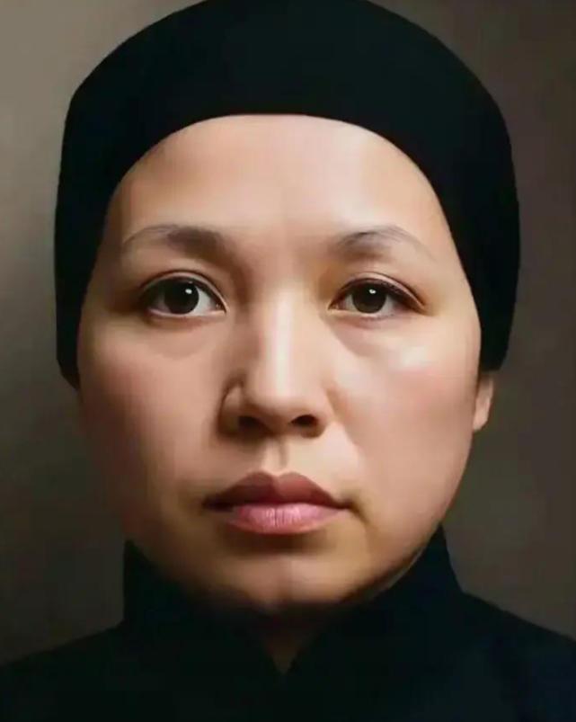 韶山滑油潭的山道间，文七妹携年幼的伟人赴外婆家，忽遇一只斑斓猛虎蹲踞半山，距母子