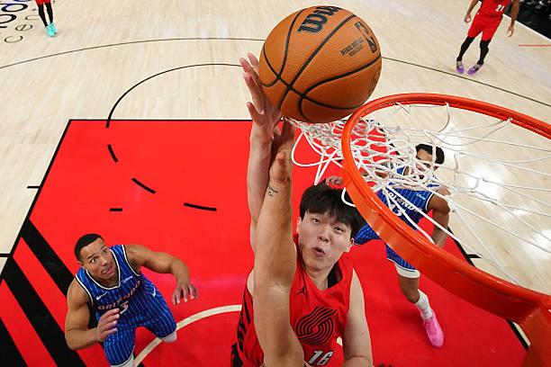 圣诞大战开打！杨瀚森上场惊艳！今天进行了14场比赛：76人(106