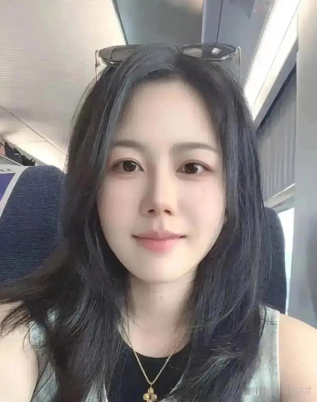 39岁，离婚三个月零三天。结婚时，他家是老小区的两室一厅。家具还是九十年代的款