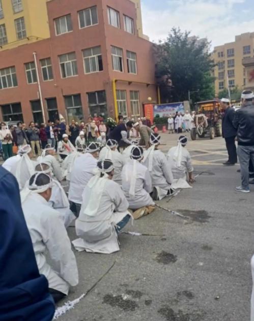 新的殡葬制度将于2026年3月30号执行，大概意思就是：一切从简，城里可以选火葬