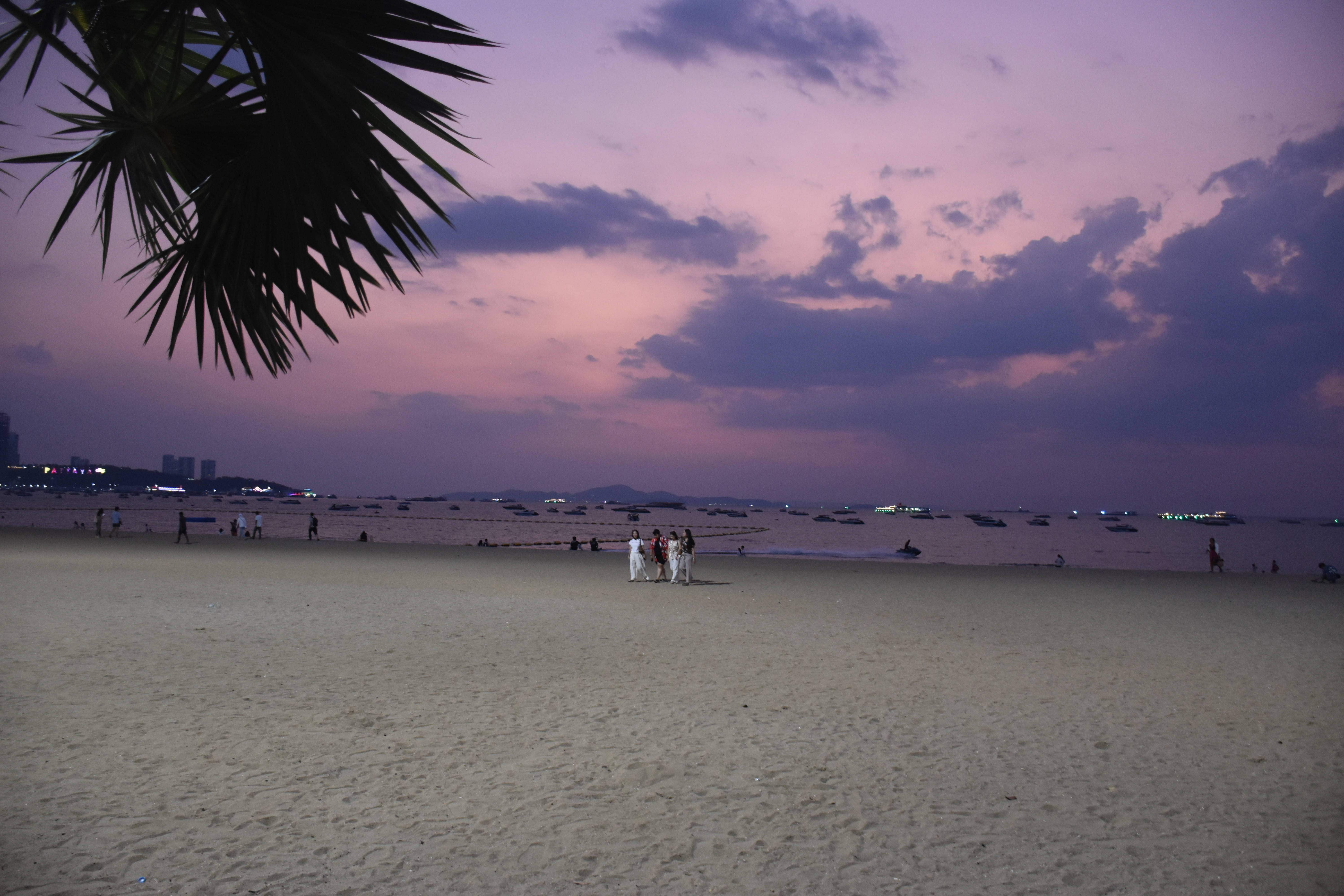 能get到芭提雅魅力的人，骨子里都是随性和向往自由的，夜生活丰富的城市好像大家生