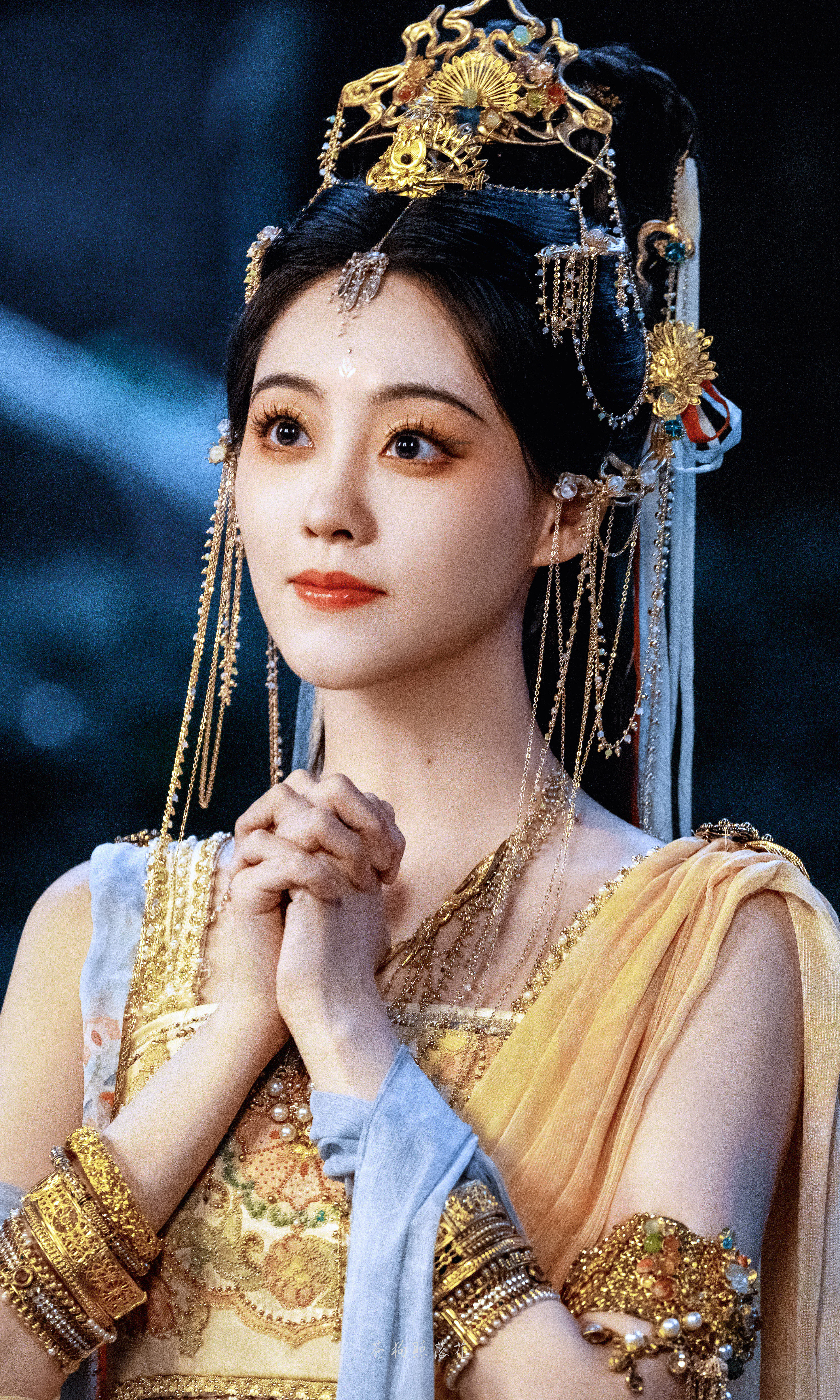祝绪丹《狐妖小红娘·月红篇》布泰☽壁纸-造型小合集[送花