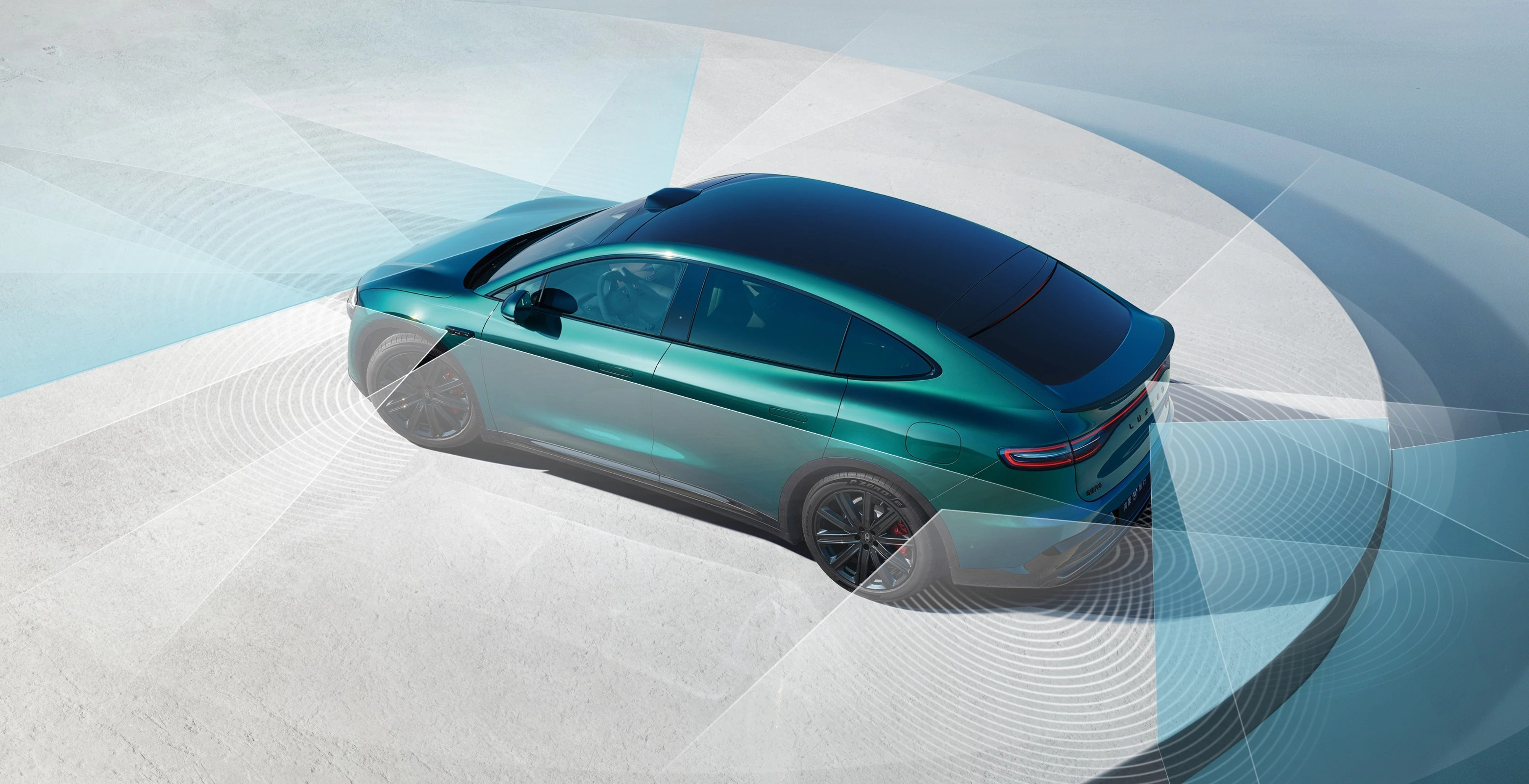 华为乾崑智驾在AEB触发时，小艺的“请抬脚”，我个人认为这是非常聪明的设计。AE