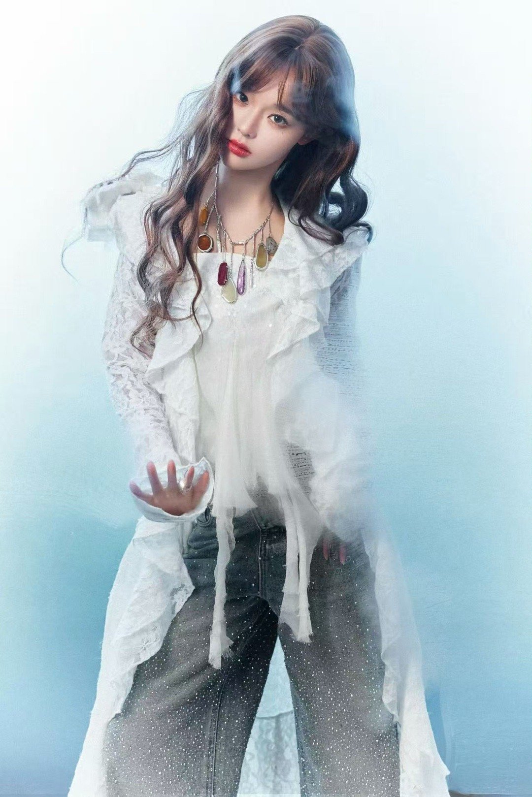 黄霄雲献唱逐玉插曲这首歌越听越有味道，黄霄雲的声音里有种“不回头”的决绝。配着