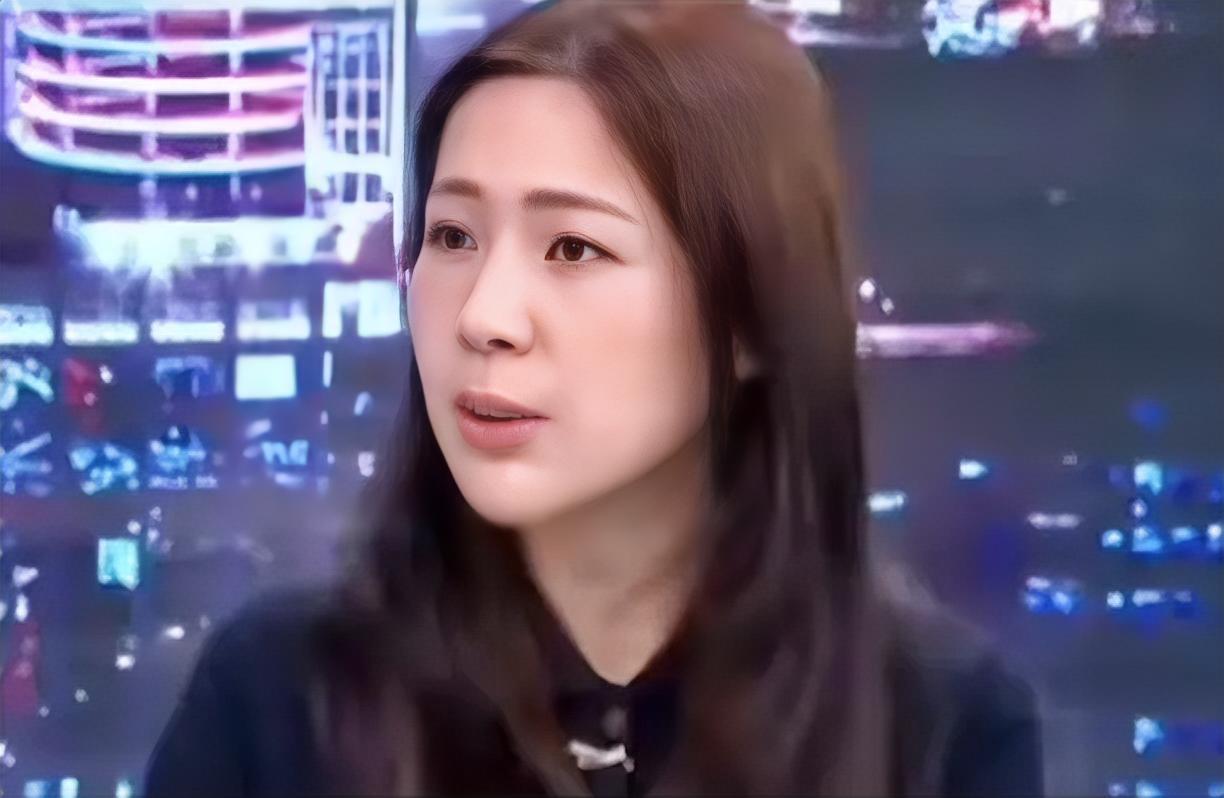 徐巧芯点评韩国瑜发火：专拿自己人立威！8月11日，韩国瑜在总预算案会议上，