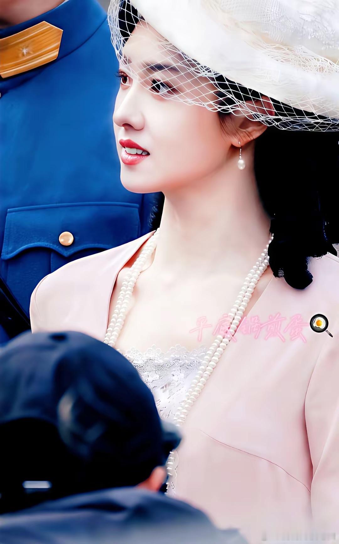 郭宇欣颜值真的很奇妙，她之前在长剧圈颜值平平无奇，到了短剧圈颜值变得碾压一众短剧