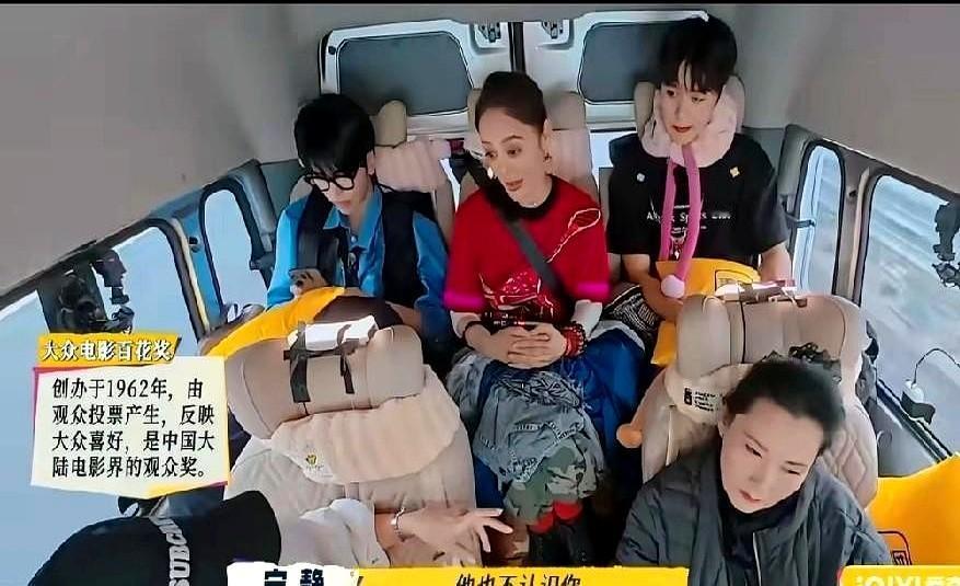 刘嘉玲问多次拿影后奖的宁静，“你拿奖是不是提前就知道了？”宁静说哪能啊，百花奖金