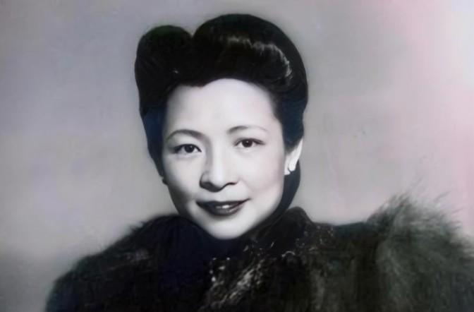 1947年的一天，李国秦发现17岁的女儿小腹凸起，呕吐不止，想问明缘由，却遭到丈