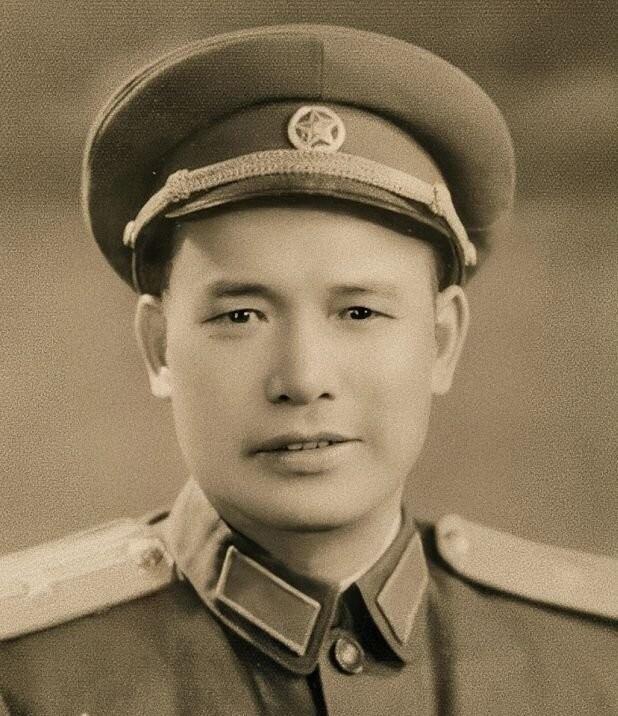 1946年，一百多解放军为投诚的一千多土匪，举行欢迎仪式，却突然接到情报：“土匪