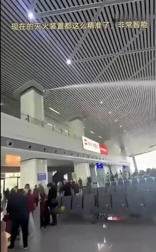 现在的灭火装置都这么精准了，非常智能。