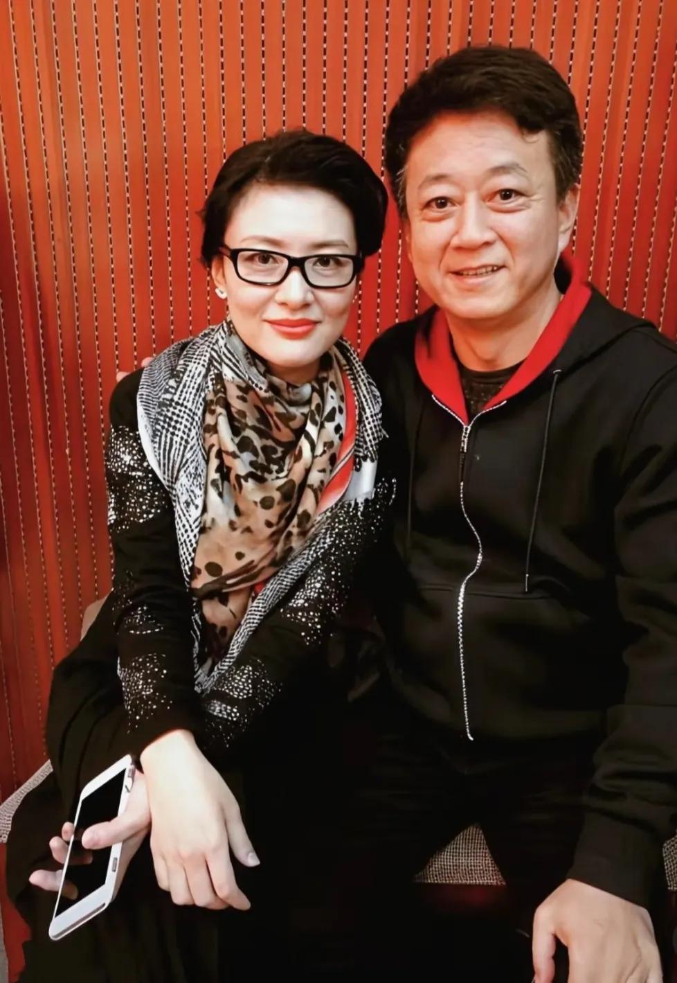 周涛朱军春晚的黄金搭档。岁月在他们脸上留下了美丽的痕迹[赞]