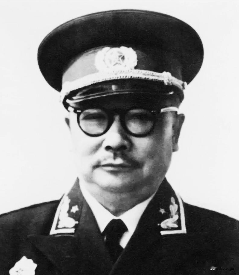 1955年，在授衔仪式前，毛主席看到上将名单中没有李克农，就问：“上将为何没有李