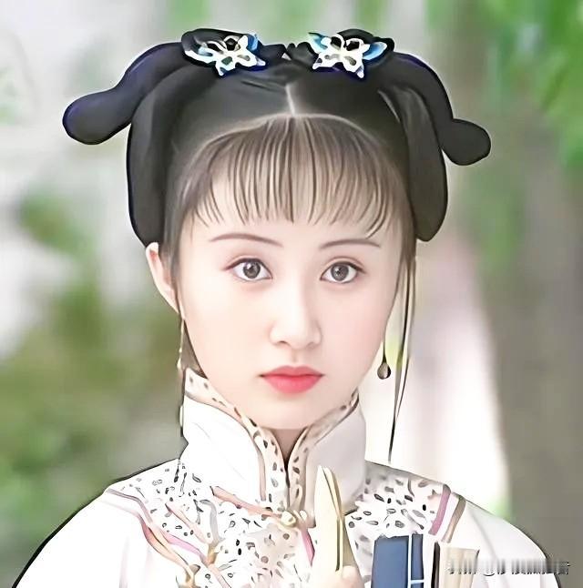 1661年，顺治刚咽气，20岁的贞妃就被逼殉葬。贞妃匆忙更衣，几个小太监就冲进她