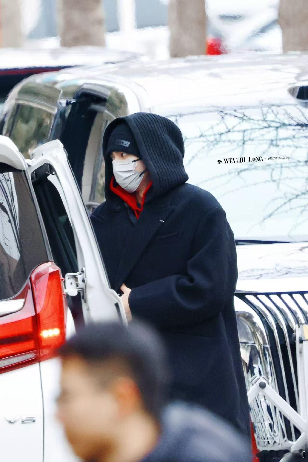 宋威龙马年春晚二次联排刚磕完霸总颜值，又被春晚联排的顺毛宋威龙戳中！正气感拉满