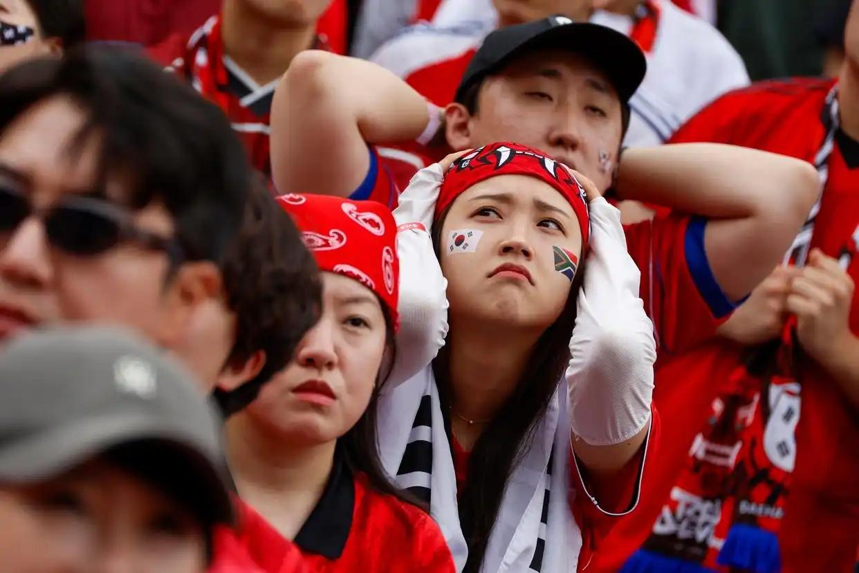 韩国球迷绷不住了，怒骂德国日本本来韩国队输给南非就够窝火了，出线得看别人脸色