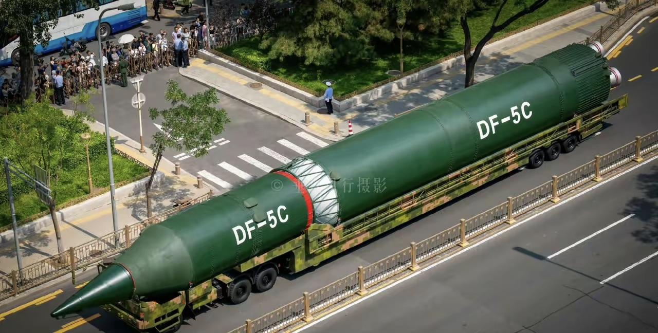 日:你们说阿中家东风5b都40年的老古董了为啥还不淘汰呀？韩:对呀1981