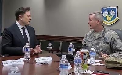 美国要变天了？美军上将追问马斯克：“我们能打败中国吗？”马斯克一点面子没给，