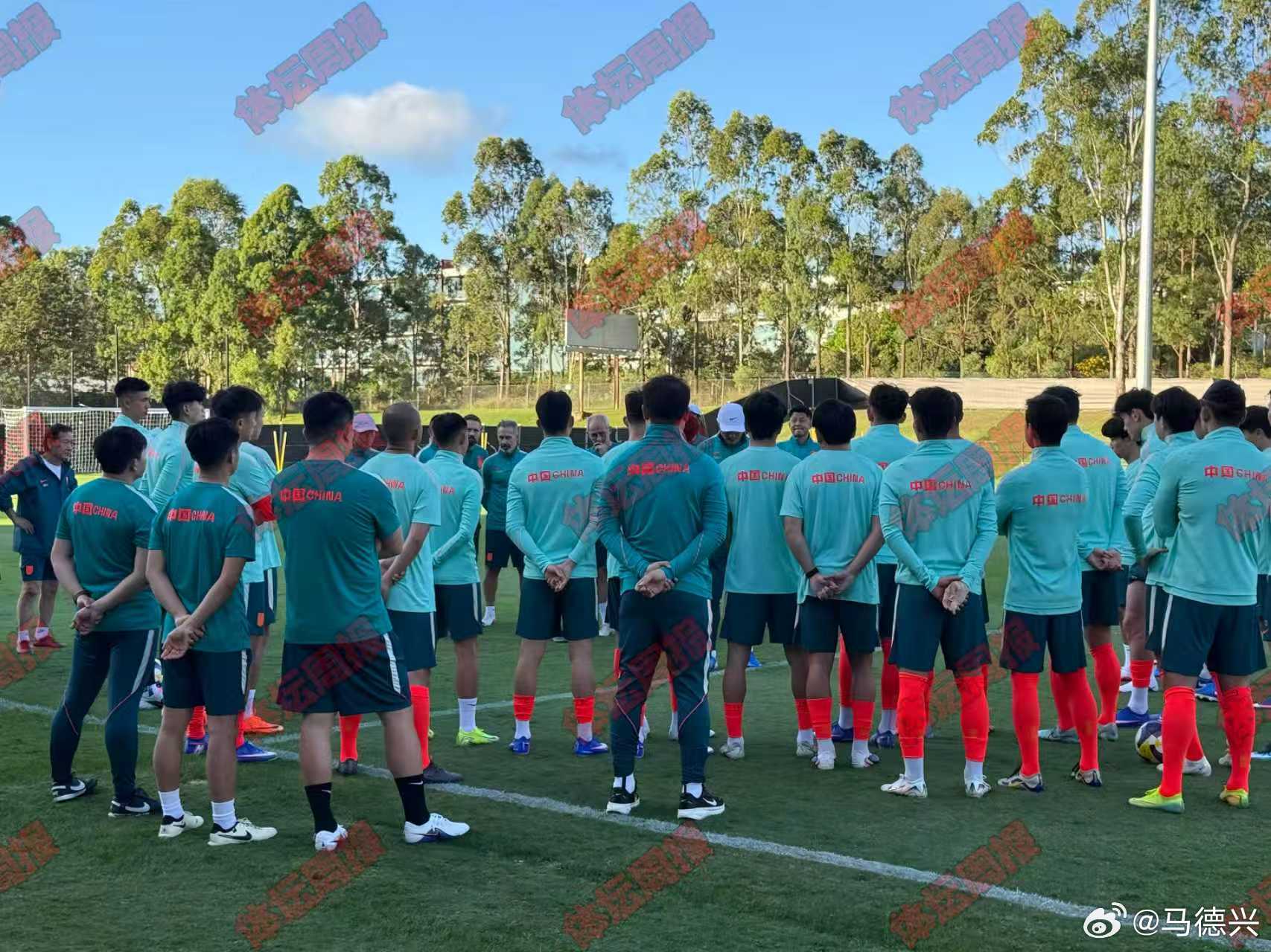 国足中国男足亚洲杯中国男足抵达悉尼当晚开练U23国脚享厚待中国男足国家队
