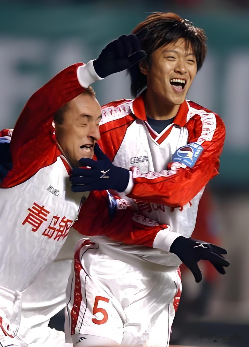 2001赛季中期，久坐冷板凳的比坎尼奇接到了俱乐部的通知：由于不符合主教练战术要