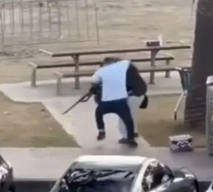 澳大利亚悉尼邦迪海滩枪击案太让人痛心了。当地时间12月14日，两名枪手疯狂扫射，