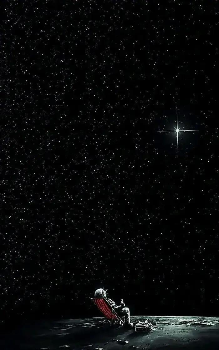 刷到一条视频，一个外卖骑手凌晨两点蹲在路灯下啃冷馒头，手机里是女儿发来的语音，说