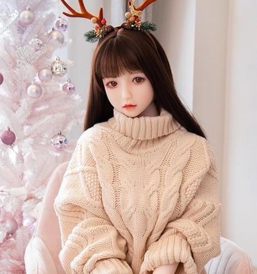 2015年杭州，男子花3200元网购仿真娃娃当“老婆”，卖家说到货后退1200元