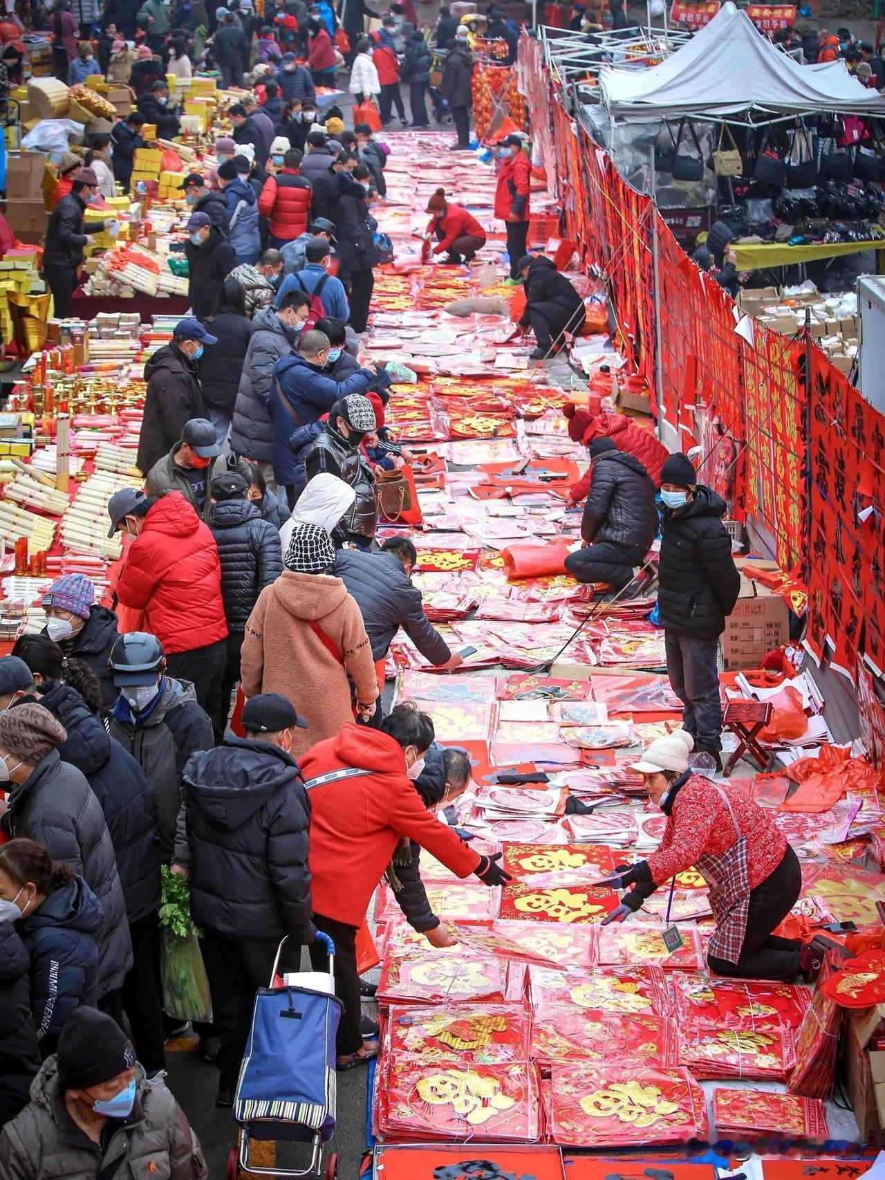欢欢喜喜过大年，老家的年味正浓，大城市的你还好吗？这是我妈昨天晚上和今天上午蒸