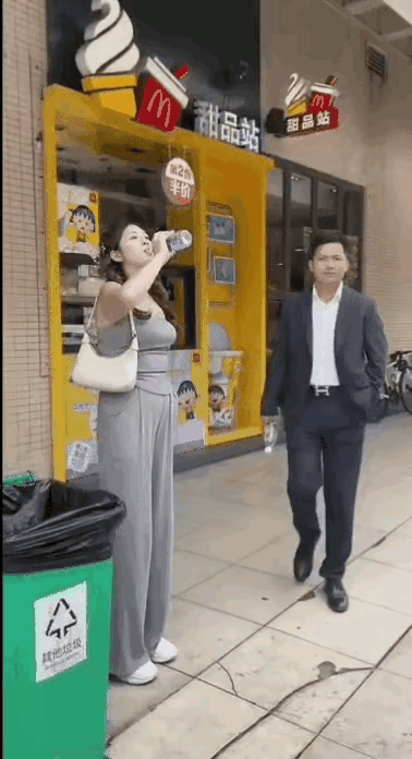 你两到底是谁吓谁啊[笑着哭][笑着哭]