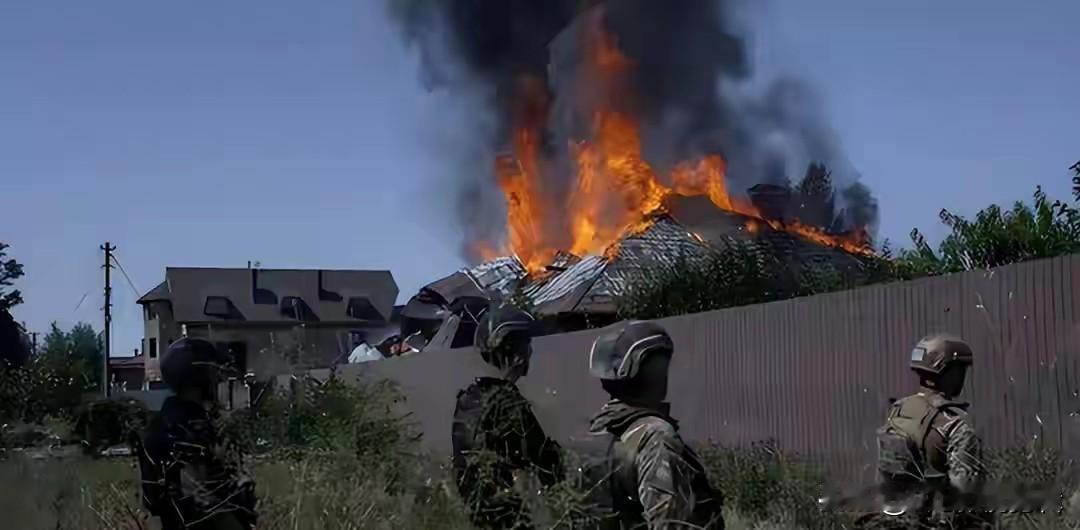 战局惊天反转！乌军黑鹰突袭红军城遭全歼，前防长：再打无意义俄乌战场传来炸裂