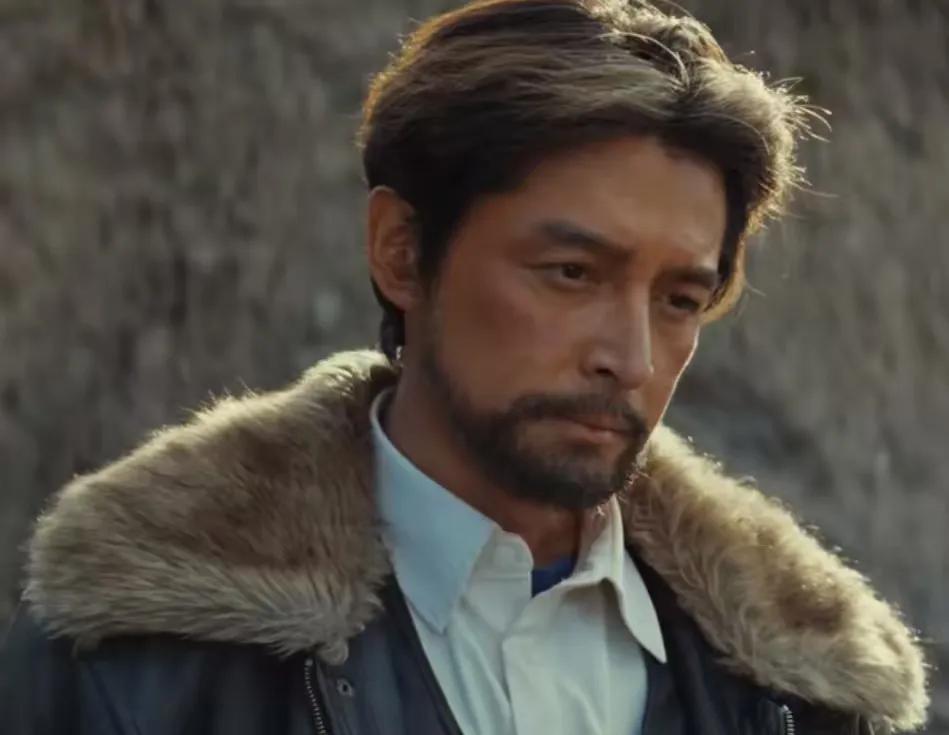 《生命树》两位主演年龄，胡歌1982年出生今年44岁，杨紫1992年出生今年34