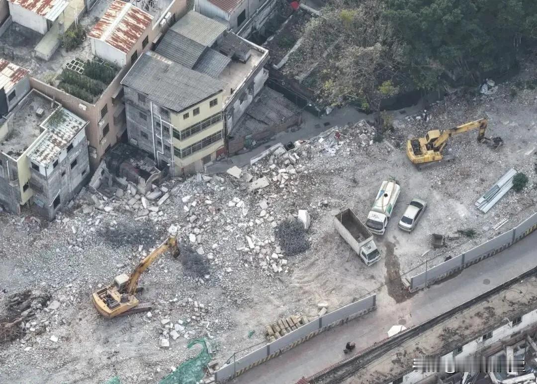 拆迁公告现“黄三李四”引全网质疑！官方回应，藏着公共公示的大漏洞政府拆迁公