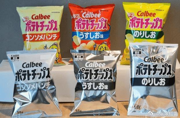 日本超市货架正在失去颜色日本🇯🇵超市往日缤纷的零食货架全线黑白，放眼望去肃穆