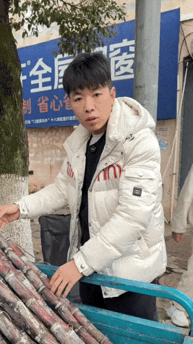 网友：老板还是太年轻了，不知道人心险恶，哈哈。
