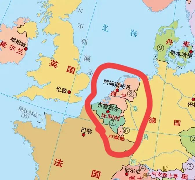 其实一个国家经济强不强很多时候跟面积真没多大关系，拿荷兰比利时和卢森堡这3个国家