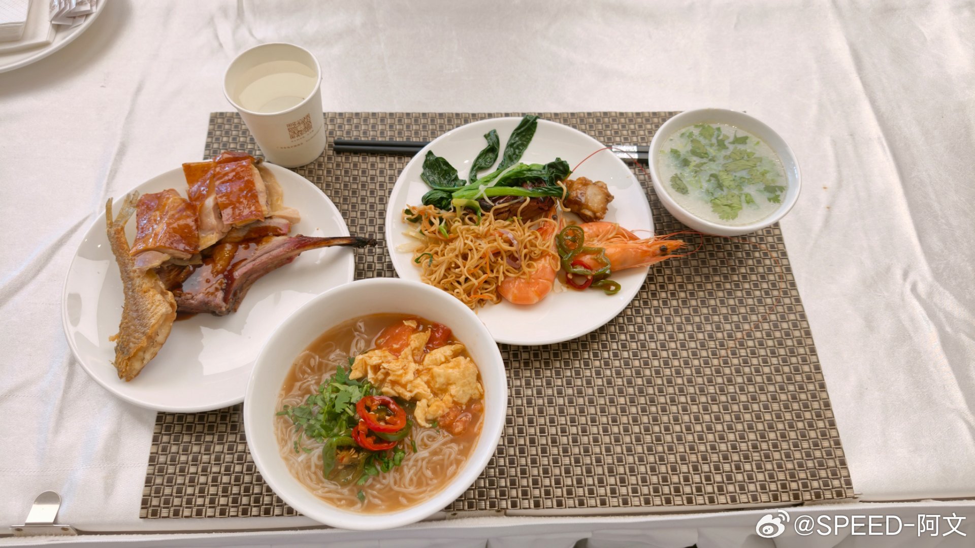 今天中午我这是不是吃的有点多了但是和虾王比还是有所不及的