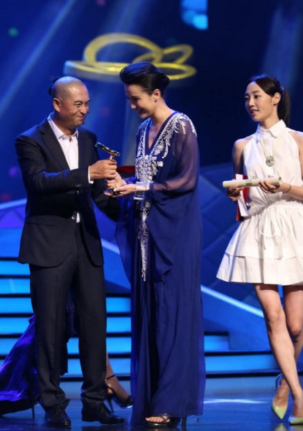 2012年，白玉兰奖颁奖礼上，宋佳获得了最佳女主角的奖项。她站在台上动情地说:这