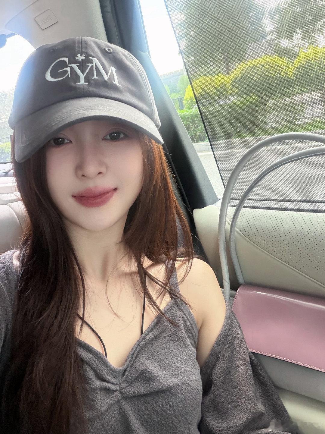 #吴宣仪##吴宣仪中国人能飞打卡姿势#发帖做做超喜欢​