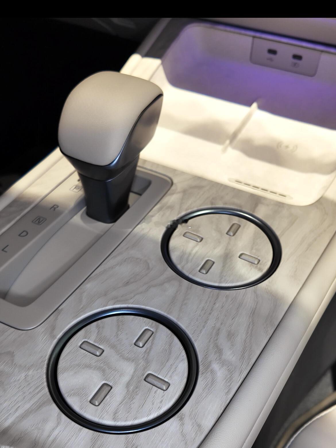 天籁鸿蒙座舱的内饰真的好好看！优雅啊优雅，都是真的木头，叫紫藤木纹膜片。每台车都