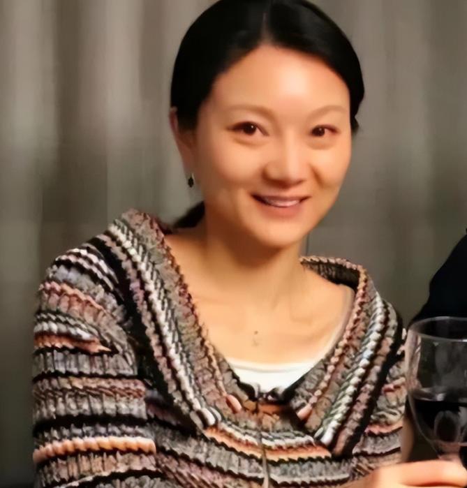 她隐忍24年，她终于撕下完美伪装，她给所有“已婚女人”上了一课。2011年，在