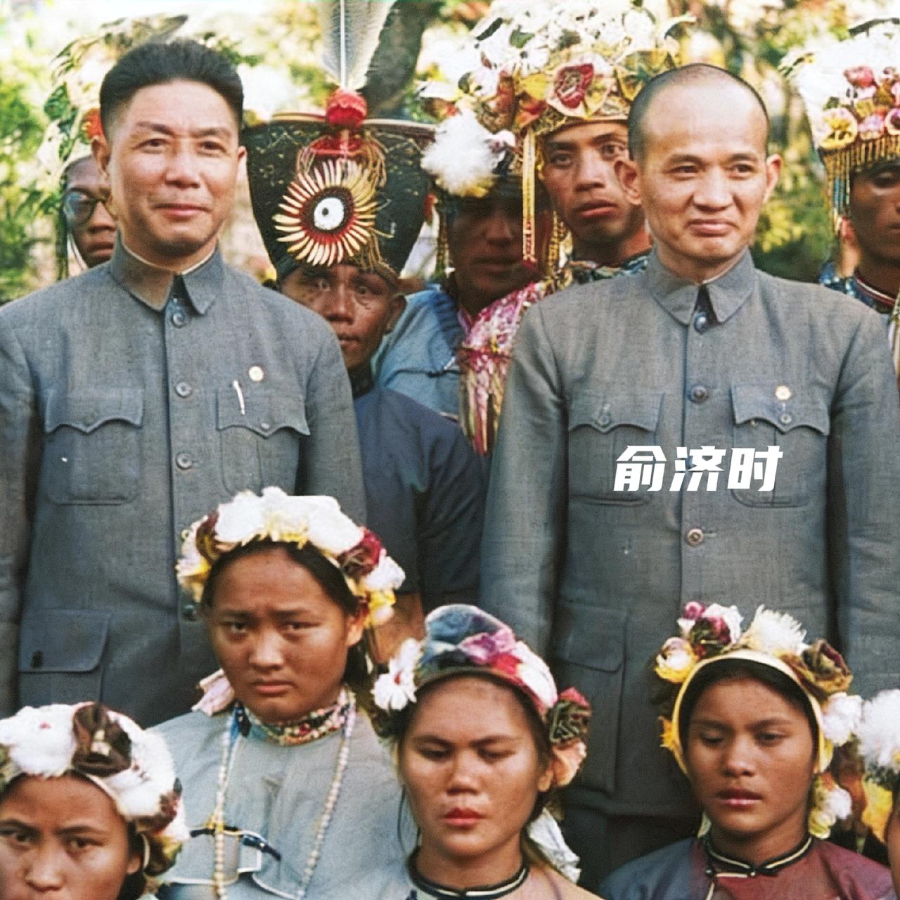 1947年，蒋介石“贴身侍卫长”俞济时、贴身机要秘书周宏涛随行陪同视察，一张罕见