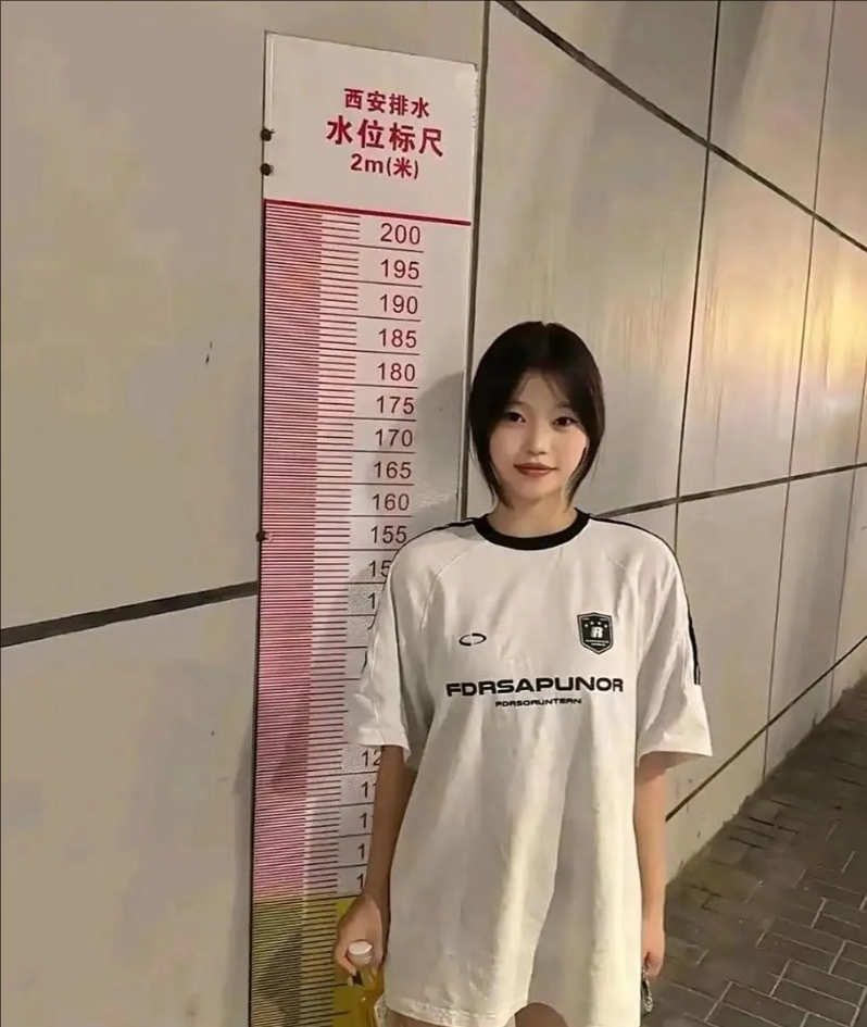 不是，现在的00后都这么高了吗？